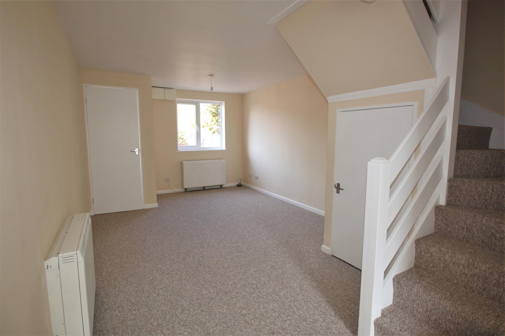 2 bed terraced house to rent in Farm Hill, Exeter  - Property Image 3