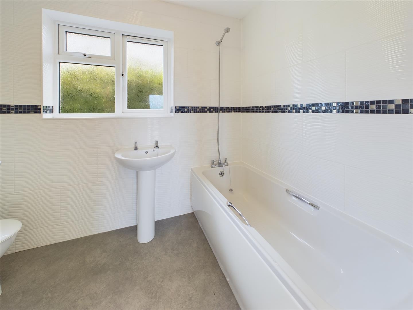 2 bed detached bungalow to rent, Launceston  - Property Image 8