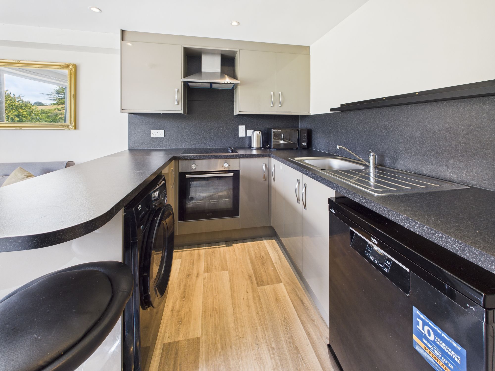 2 bed flat to rent in Hendra Vale, Launceston  - Property Image 2