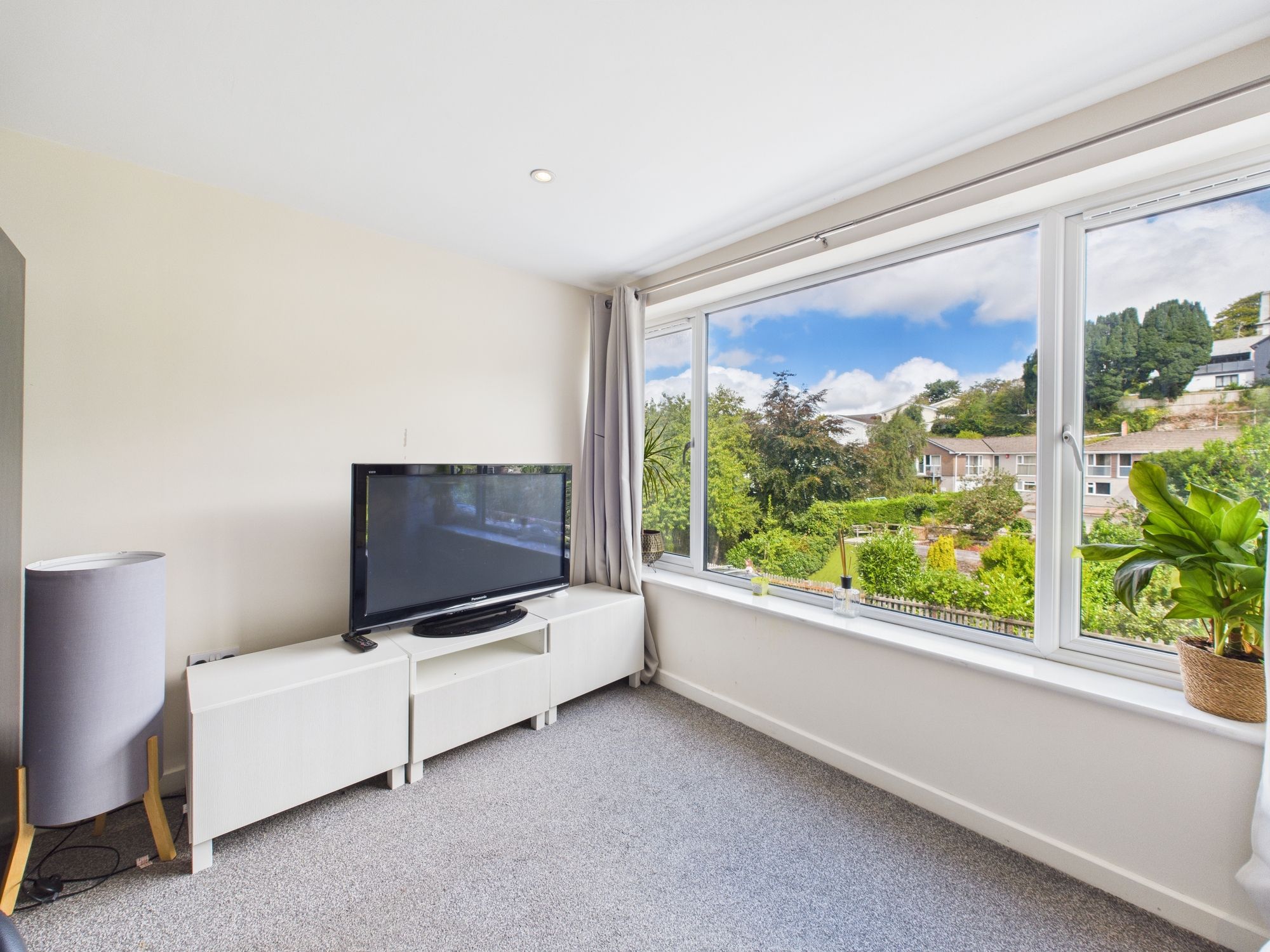2 bed flat to rent in Hendra Vale, Launceston  - Property Image 3