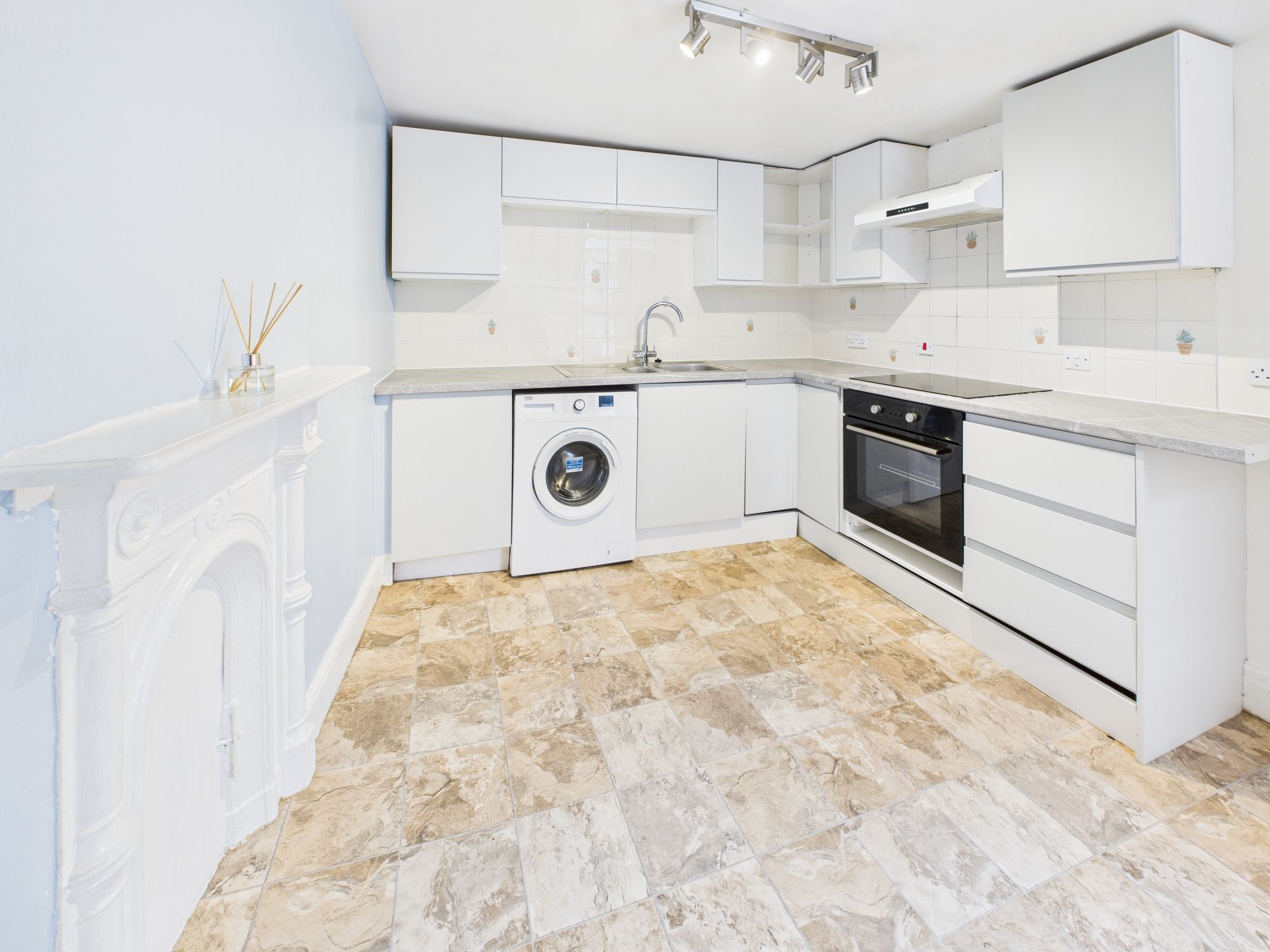 1 bed flat to rent in Church Street, Launceston, PL15 - Property Image 1