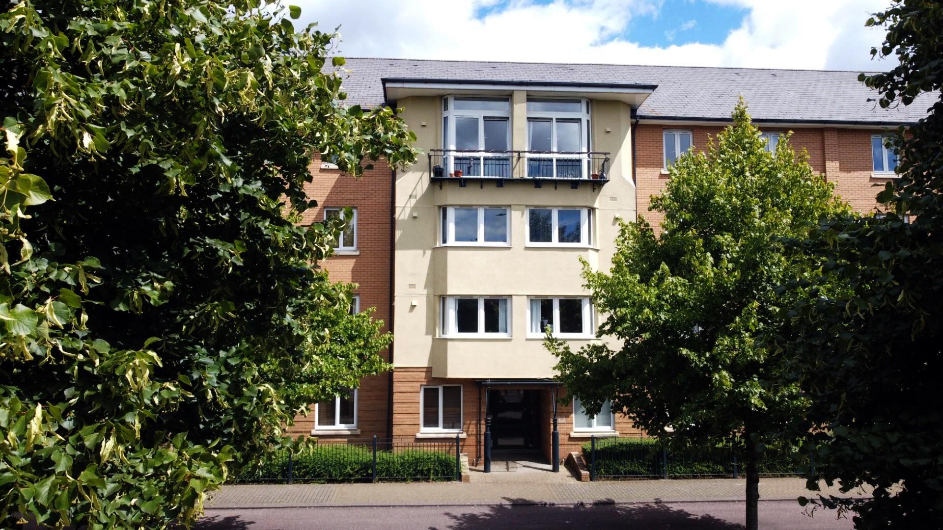 1 bed apartment for sale in Lloyd George Avenue, Cardiff - Property Image 1
