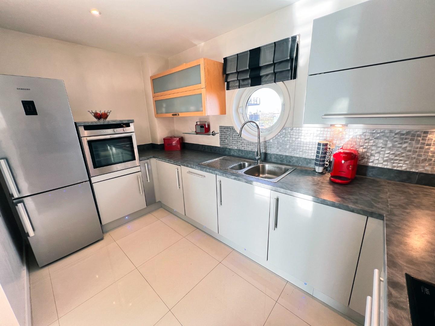 2 bed apartment for sale in Watkiss Way, Cardiff  - Property Image 4