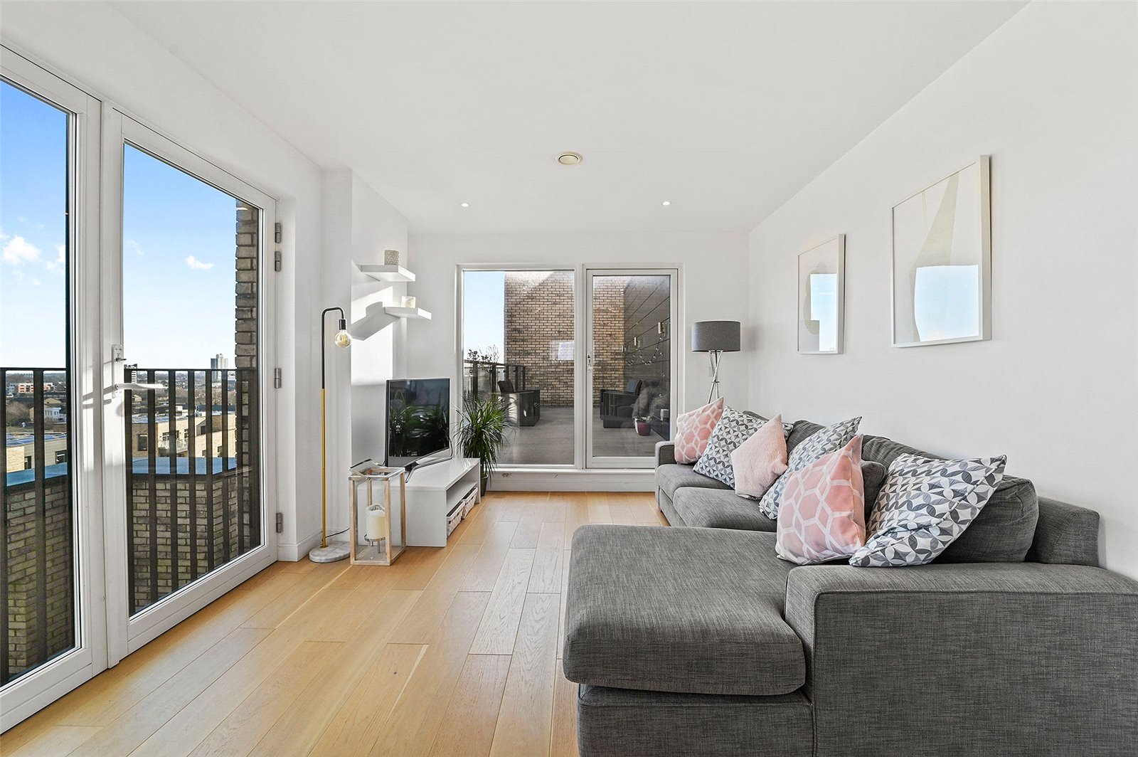 2 bed apartment to rent in Prospect Row, Stratford, E15  - Property Image 5