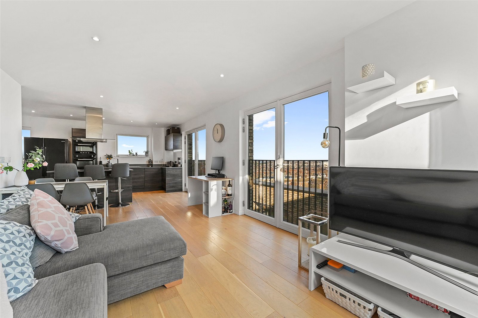 2 bed apartment to rent in Prospect Row, Stratford, E15  - Property Image 2