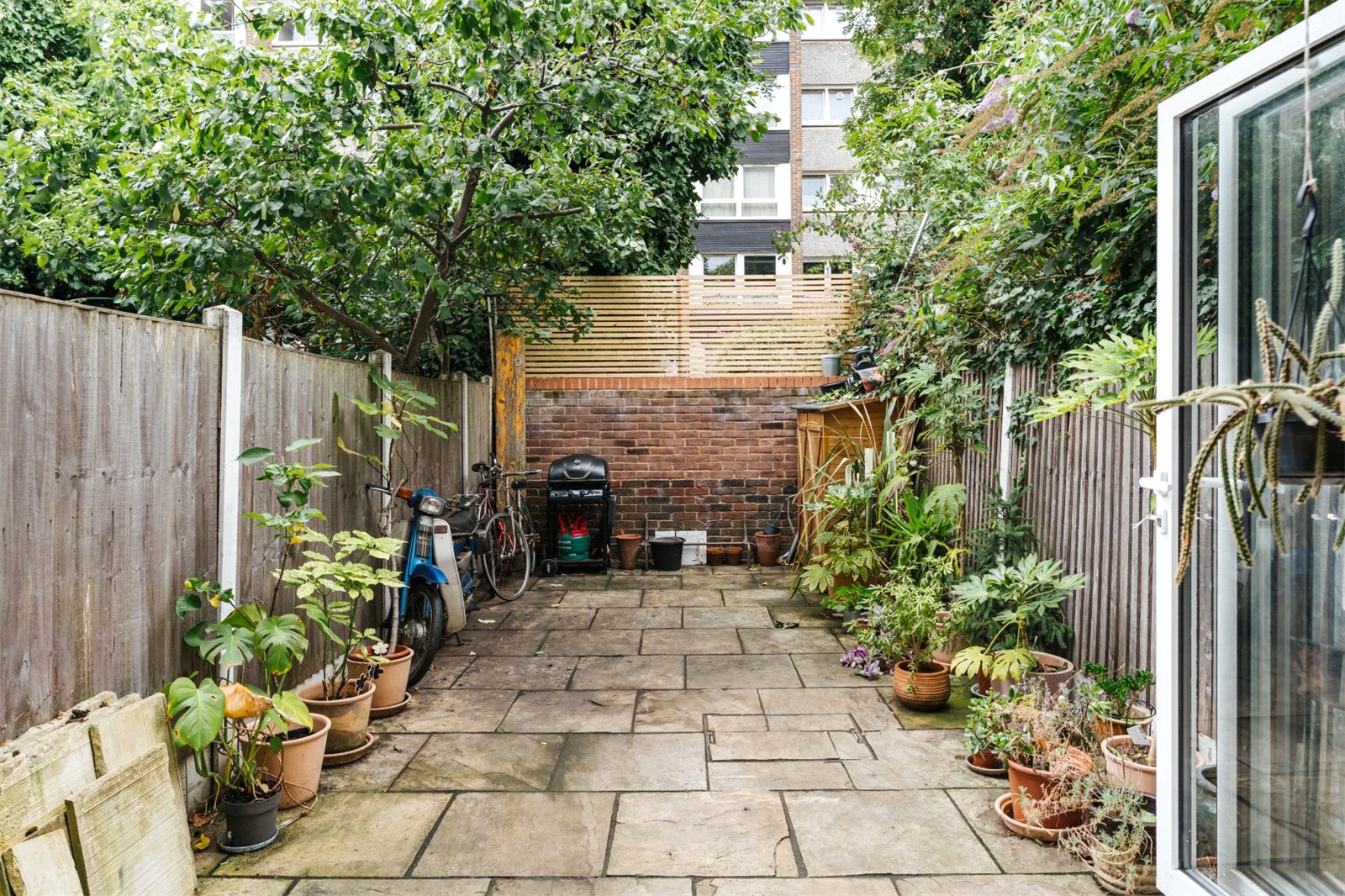 4 bed terraced house to rent in St Matthew's Row, Bethnal Green, E2  - Property Image 6