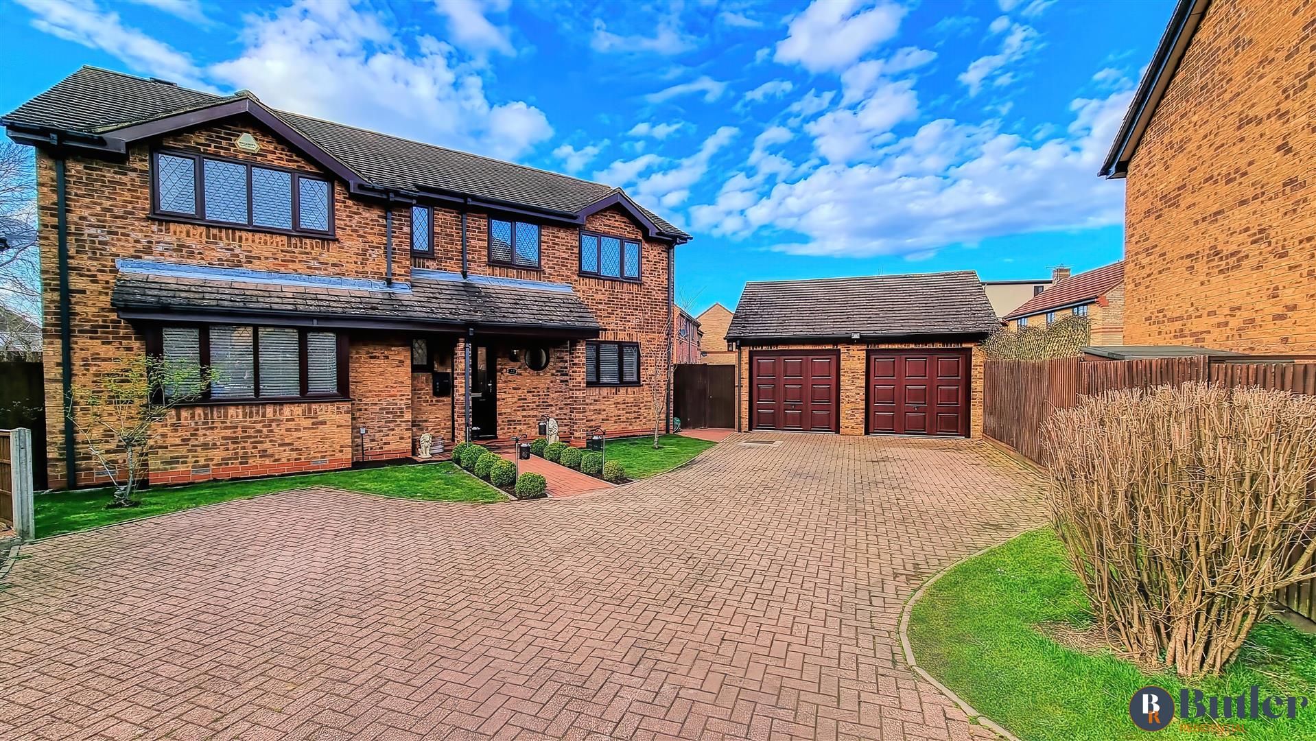 5 bed detached house for sale in Payne Road, Bedford, MK43