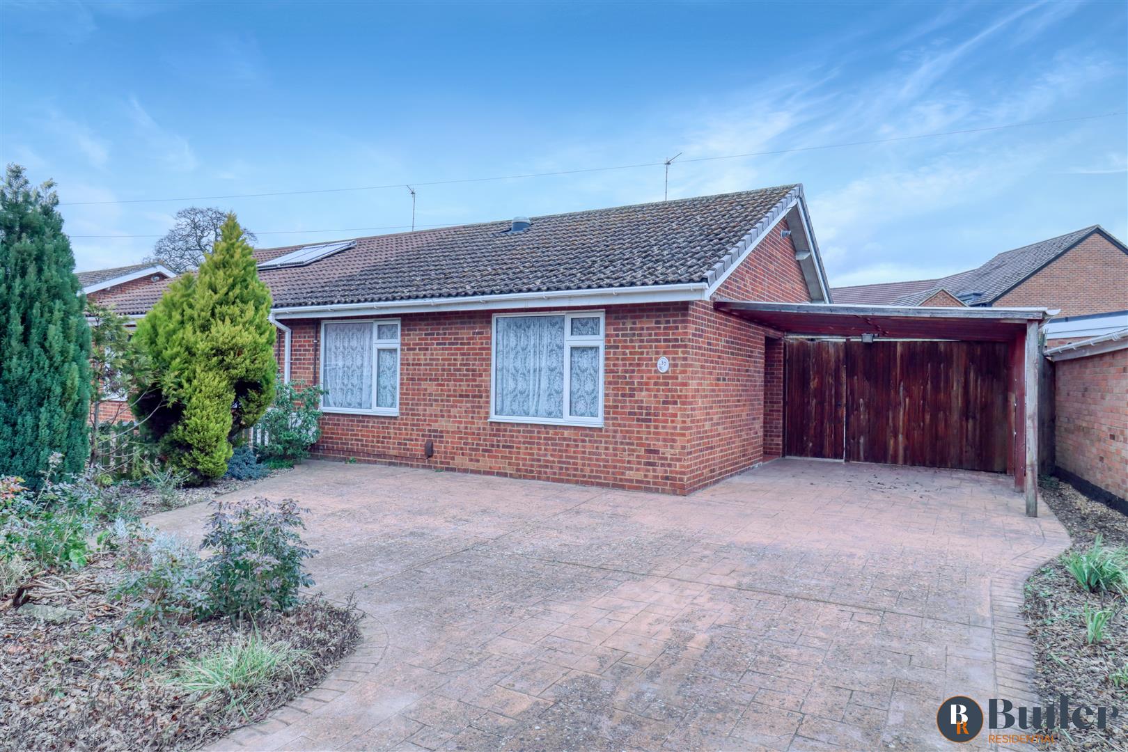 2 bed bungalow for sale in Park Avenue, St. Neots - Property Image 1