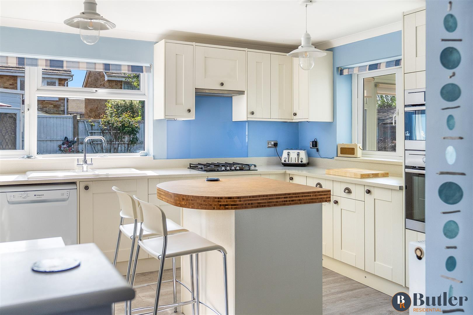 4 bed detached house for sale in Balcombe Close, Luton 4