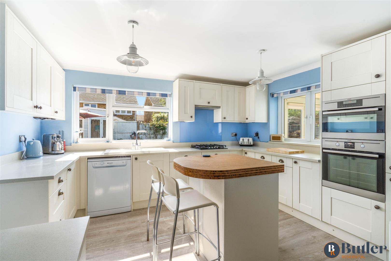 4 bed detached house for sale in Balcombe Close, Luton 3