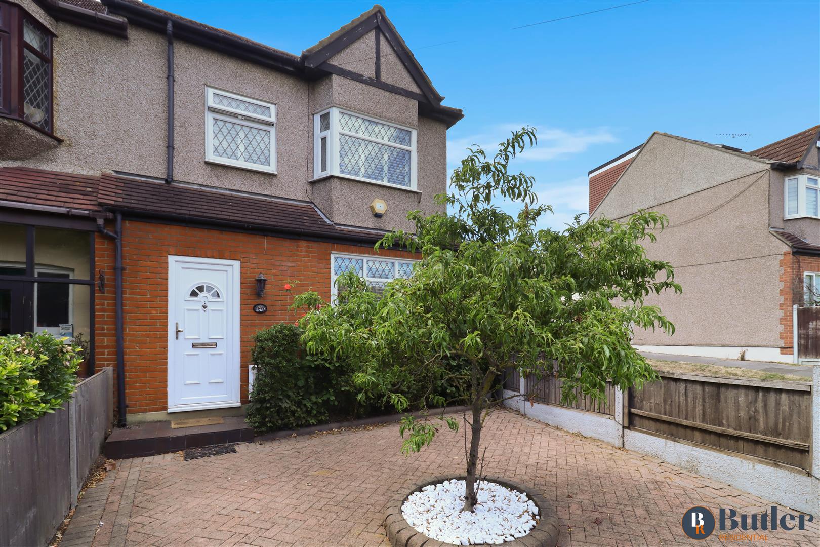 3 bed end of terrace house for sale in Larkshall Road, London, E4 9