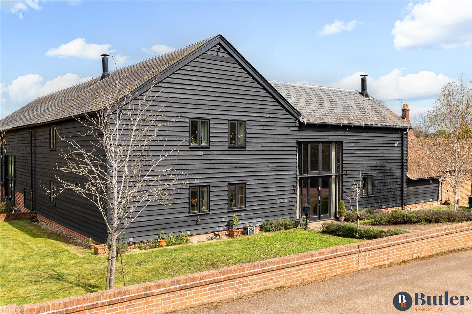 4 bed barn conversion for sale in High Street, Walkern - Property Image 1