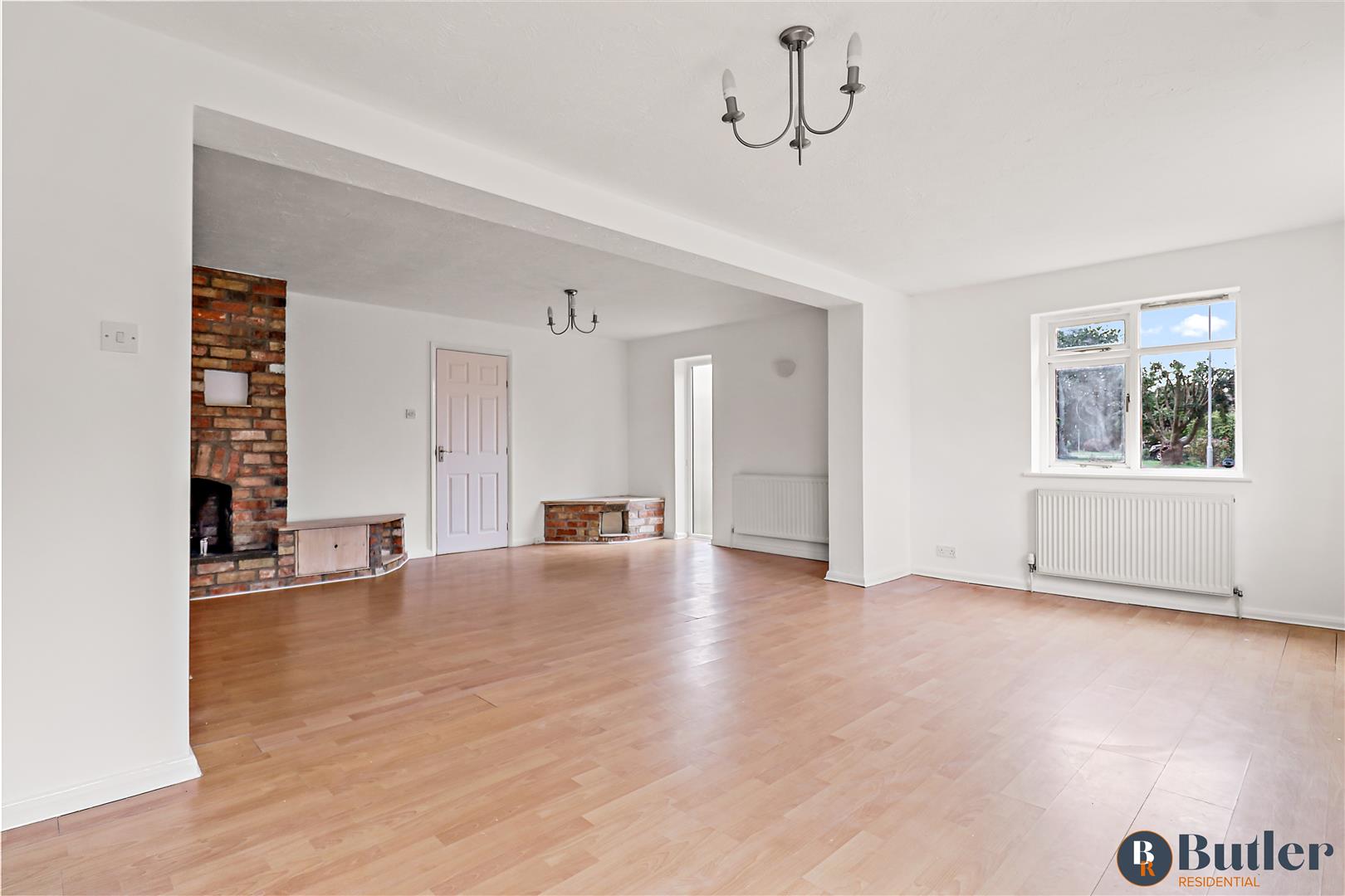 4 bed detached house for sale in Bishops Way, St. Neots 2