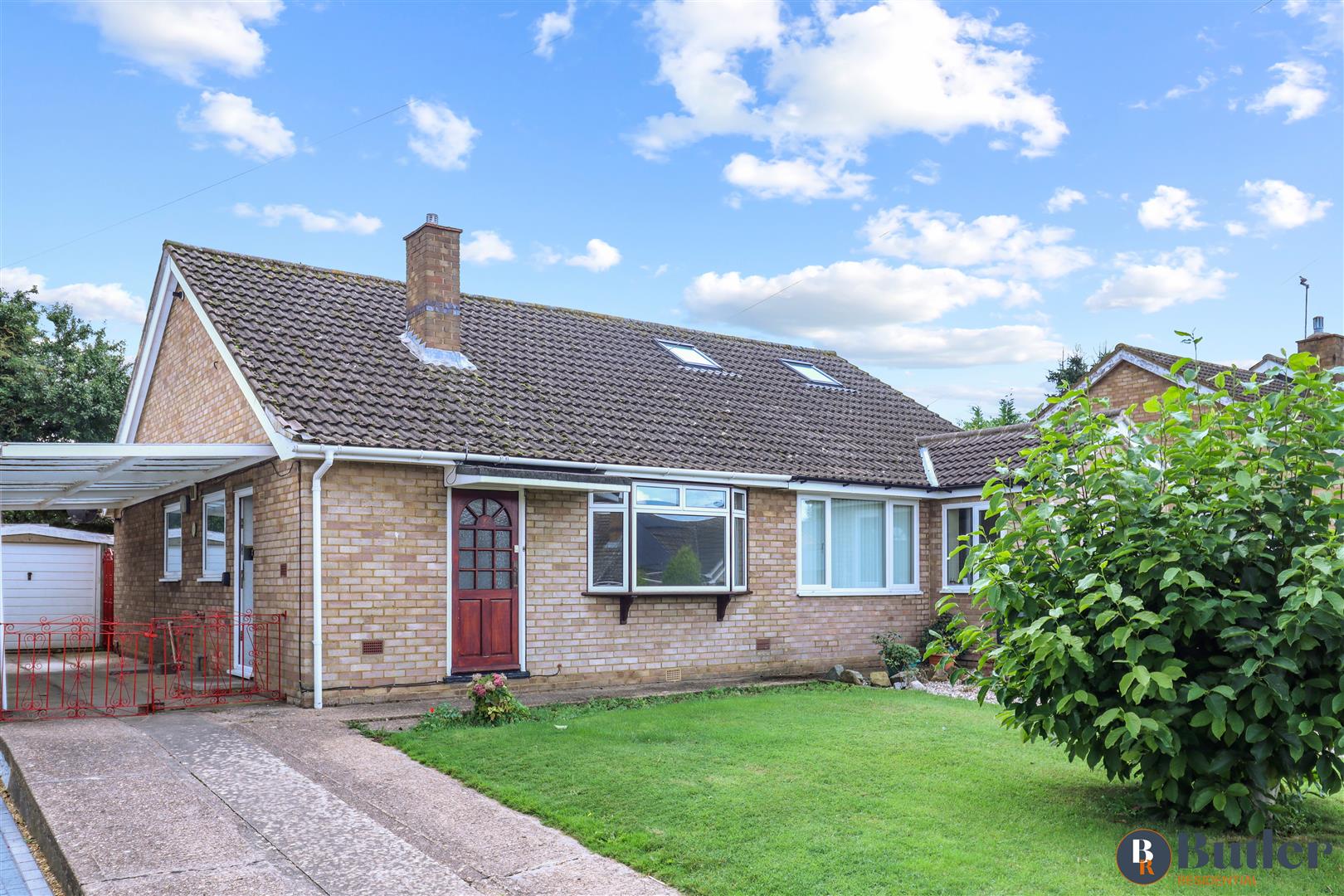 2 bed semi-detached bungalow for sale in Canons Close, Bedford - Property Image 1