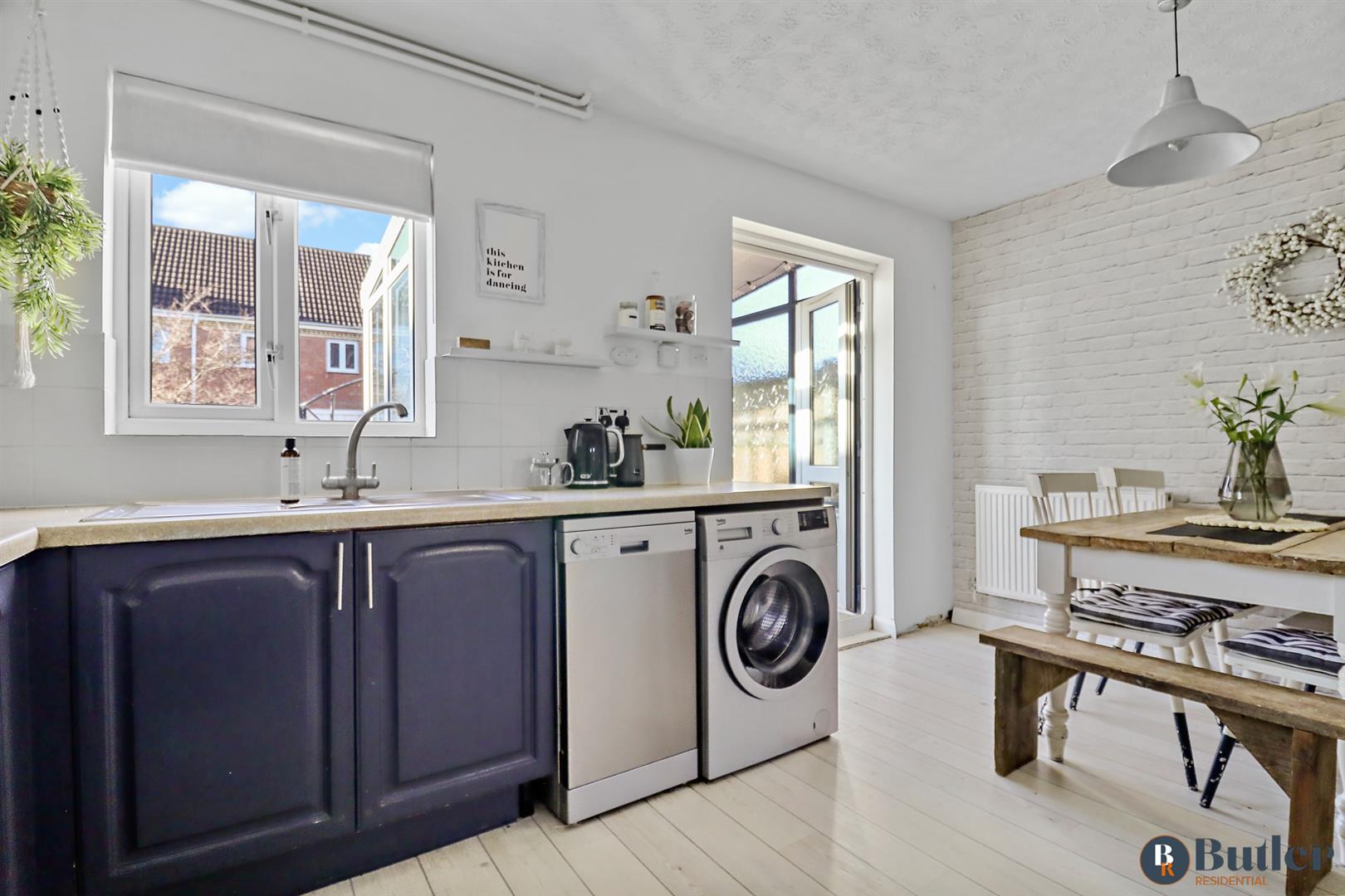 3 bed end of terrace house for sale in Berkeley Close, Biggleswade 11