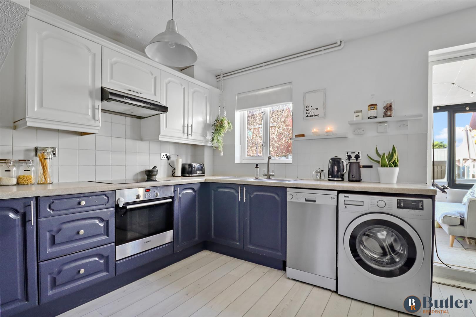 3 bed end of terrace house for sale in Berkeley Close, Biggleswade 9