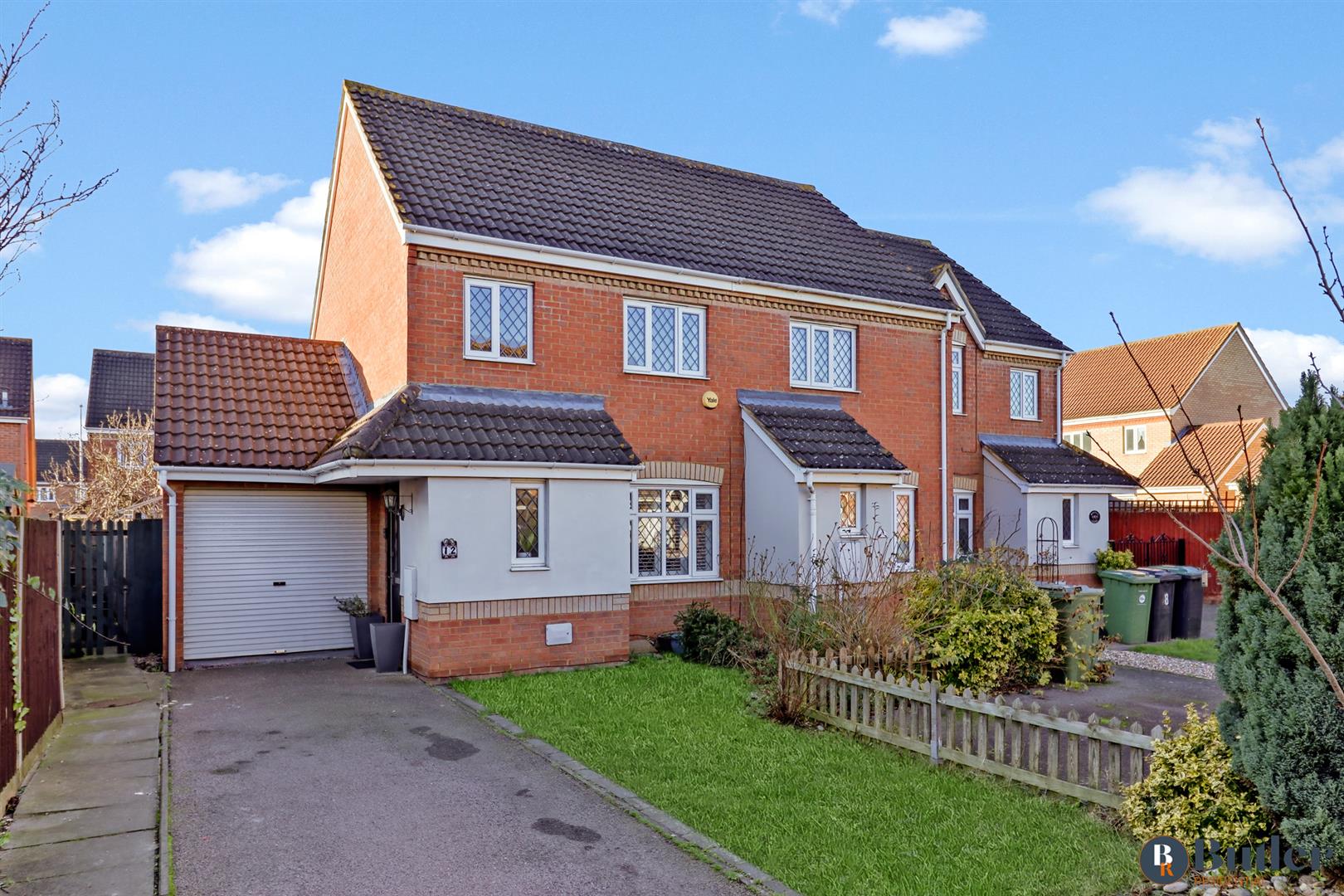 3 bed end of terrace house for sale in Berkeley Close, Biggleswade  - Property Image 1