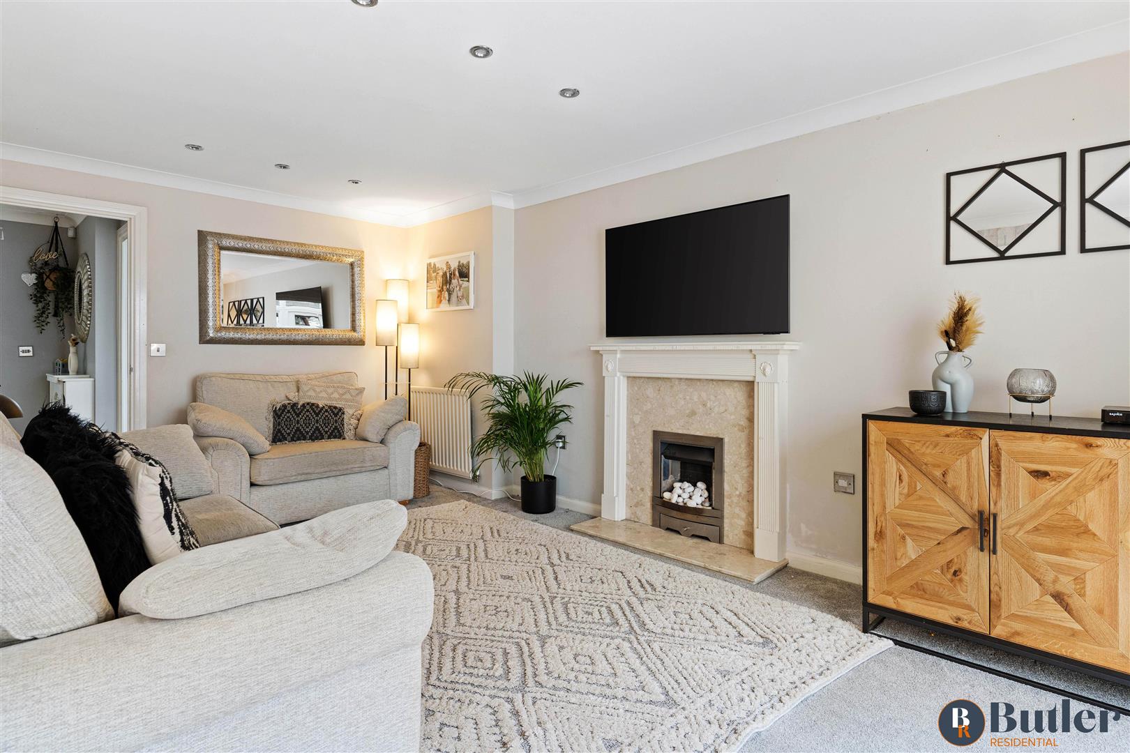 6 bed detached house for sale in Lomond Way, Stevenage  - Property Image 5