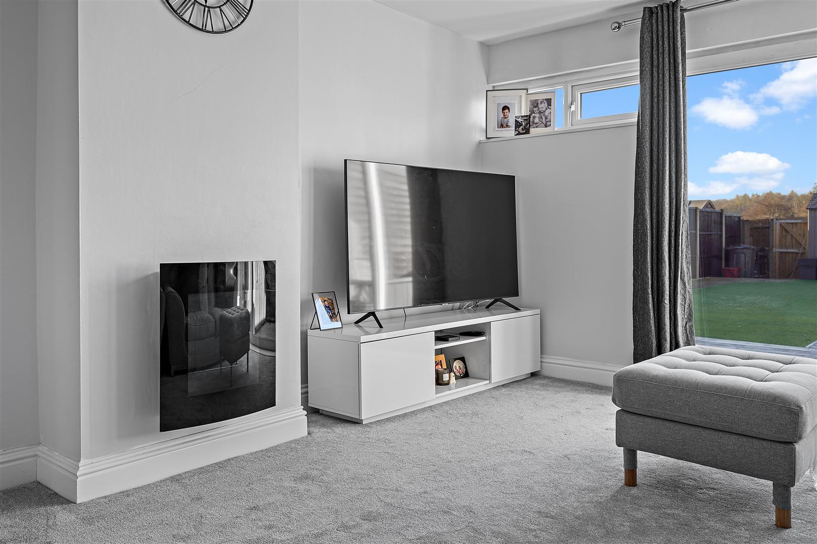 2 bed terraced house for sale in Bronte Paths, Stevenage  - Property Image 6