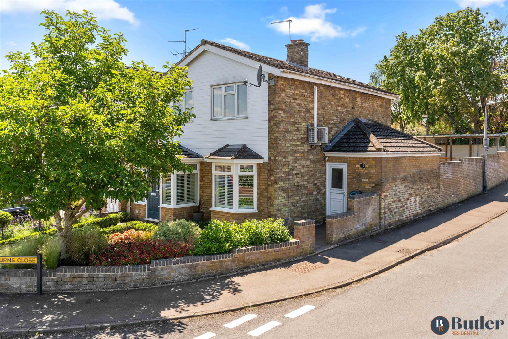 3 bed semi-detached house for sale in Burns Close, Stevenage  - Property Image 1