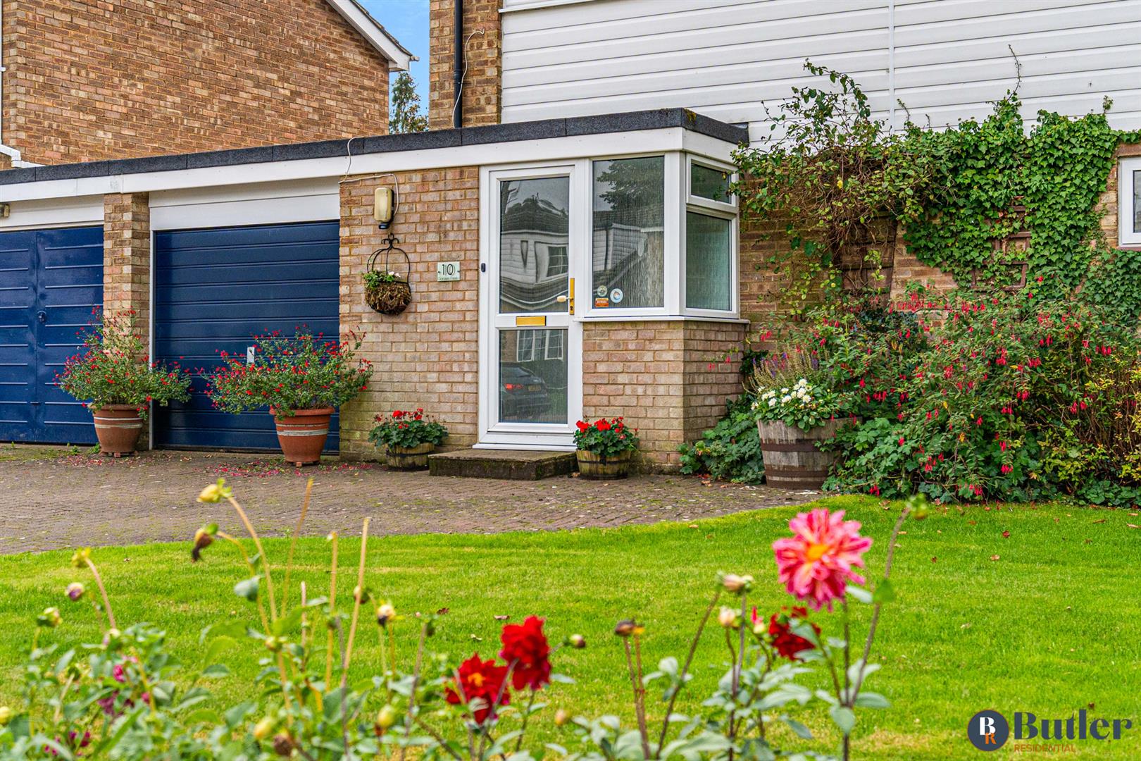 4 bed detached house for sale in Garden Field, Stevenage  - Property Image 3