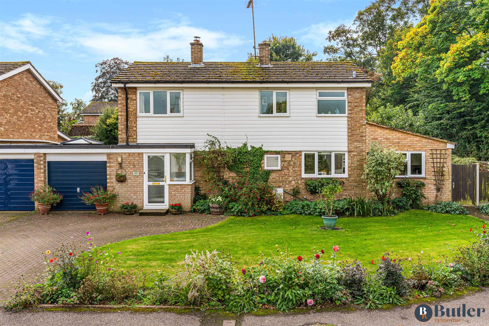 4 bed detached house for sale in Garden Field, Stevenage 1