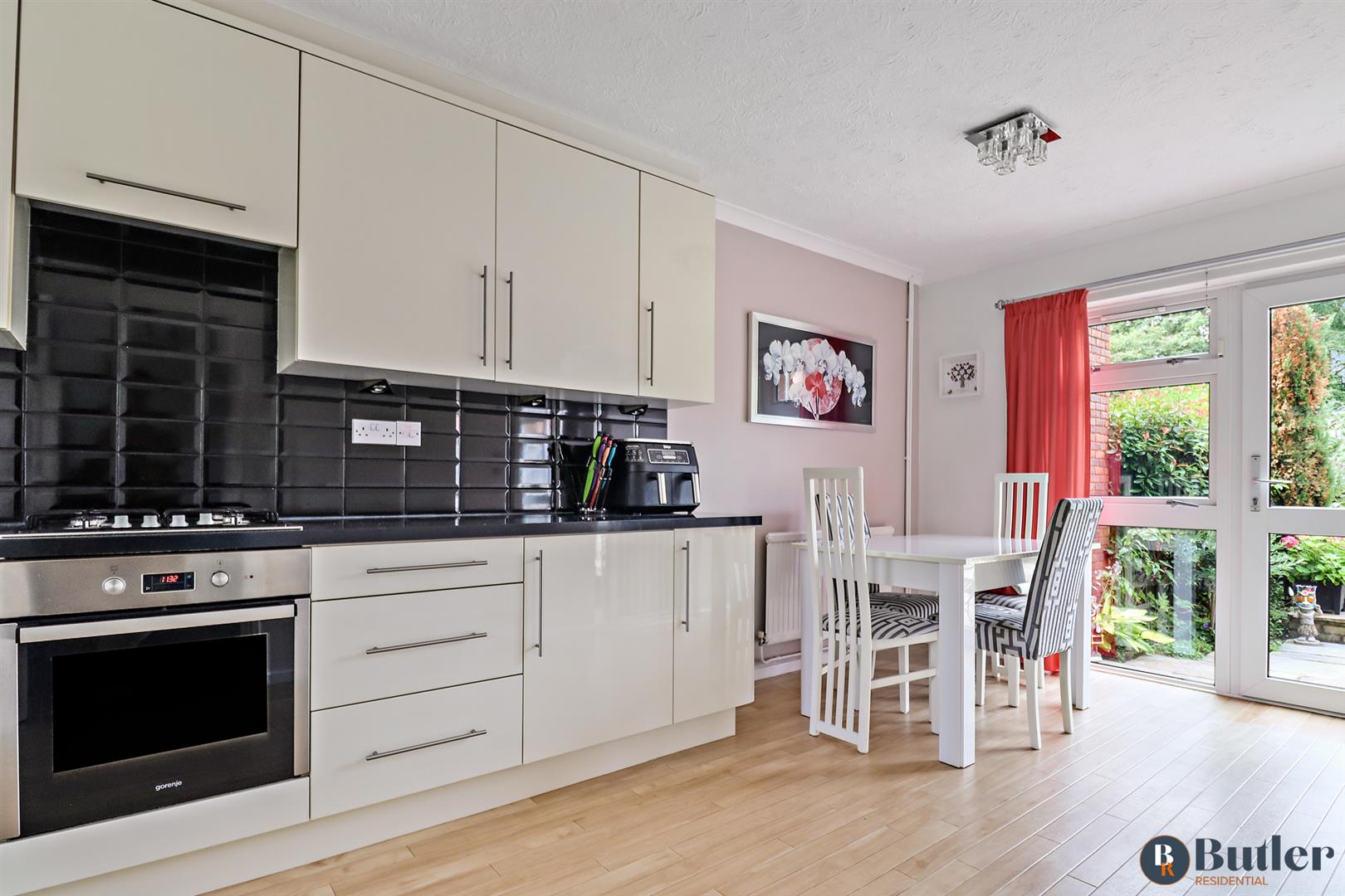 4 bed end of terrace house for sale in Skipton Close, Stevenage  - Property Image 2