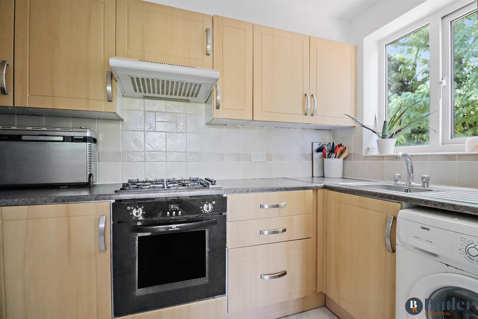 2 bed flat for sale in Tippett Court, Stevenage  - Property Image 6