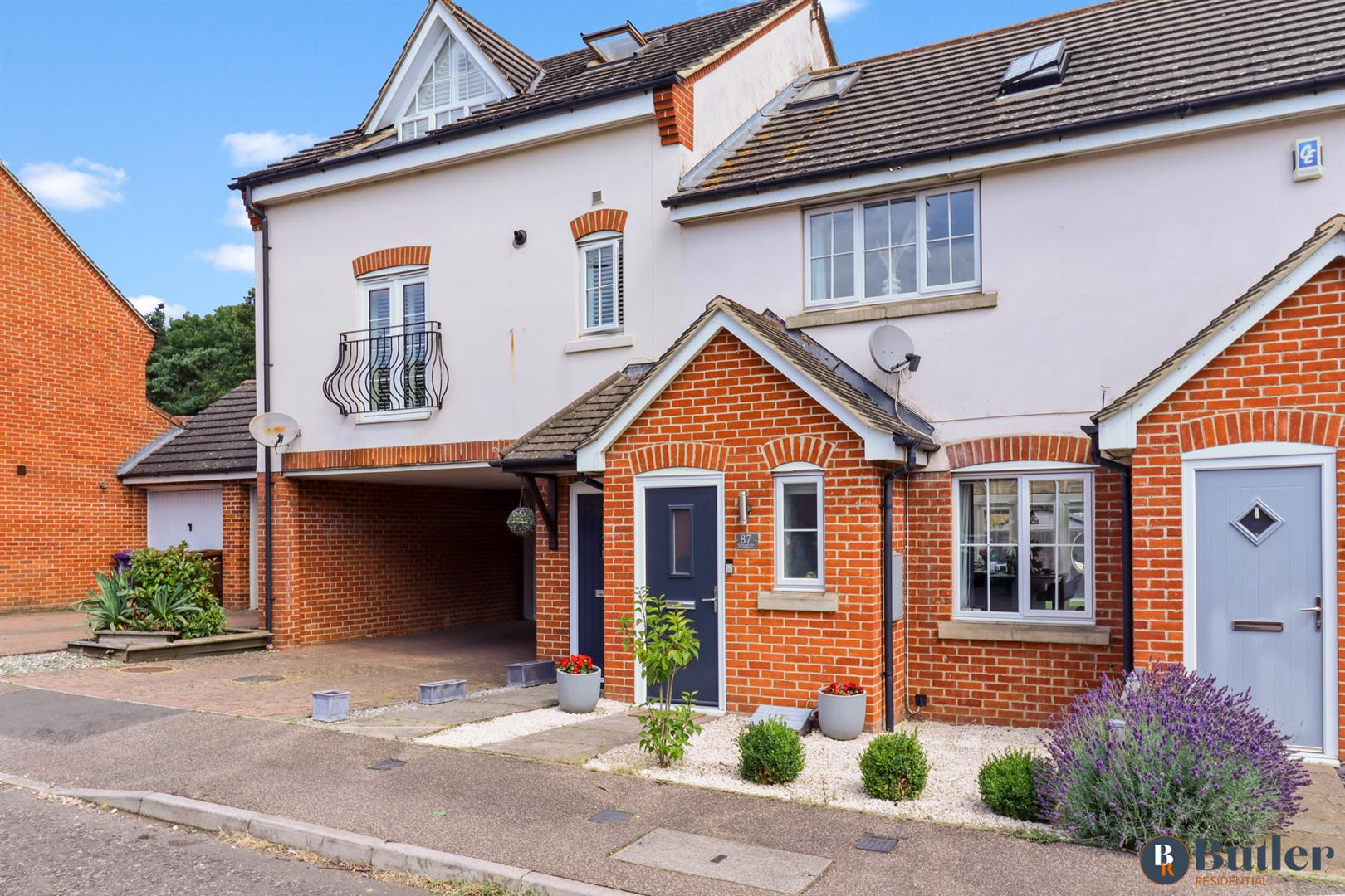 3 bed terraced house for sale in Cleveland Way, Stevenage  - Property Image 1