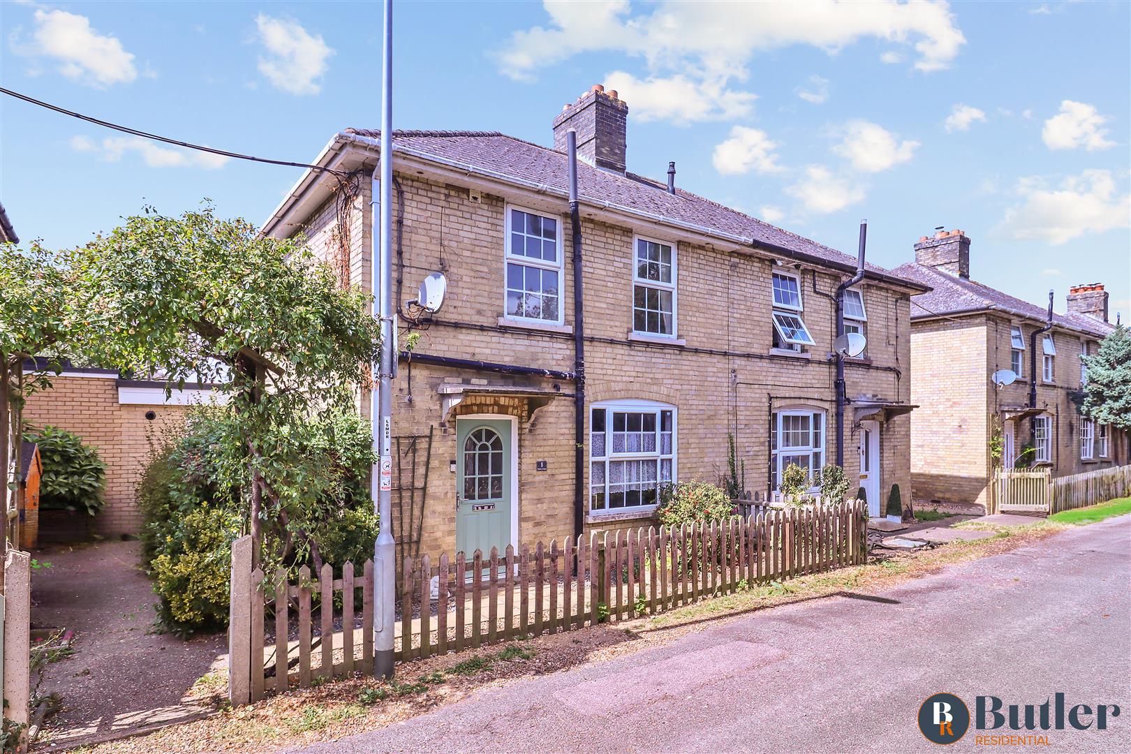 3 bed semi-detached house for sale in Hunts End, St. Neots  - Property Image 1