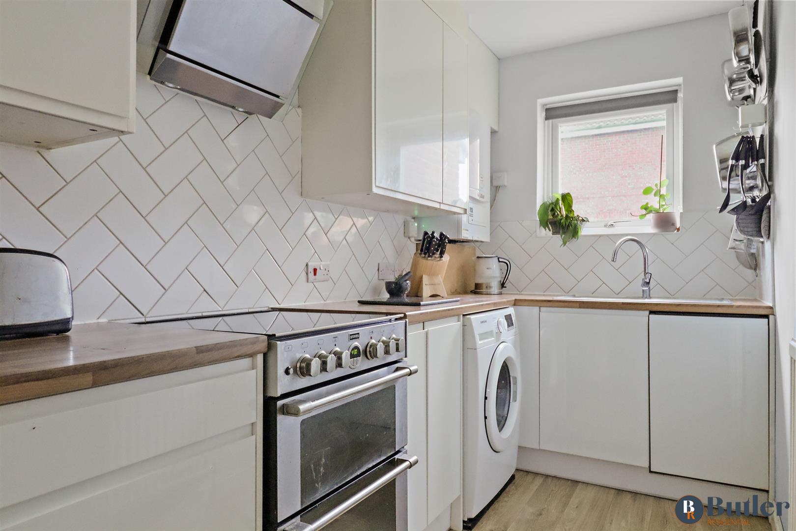 2 bed end of terrace house for sale in The Pastures, Stevenage  - Property Image 16