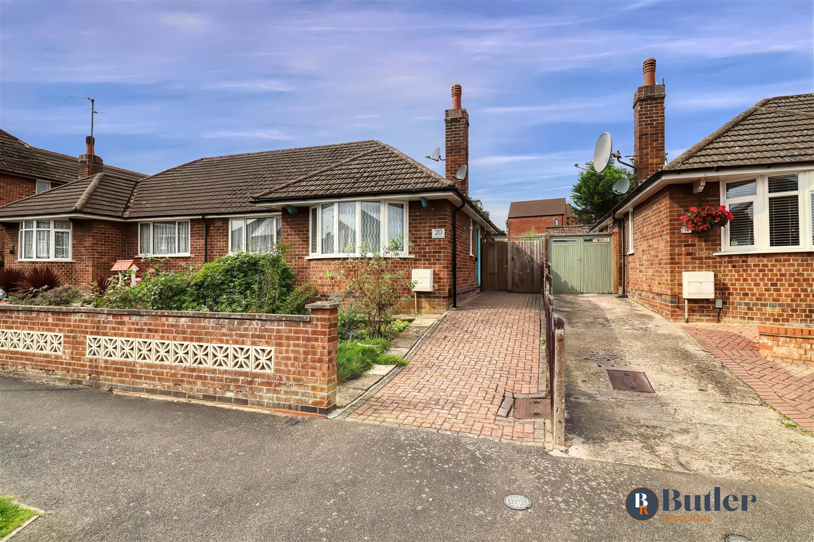 2 bed semi-detached bungalow for sale in Greenfield Avenue, Kettering  - Property Image 1