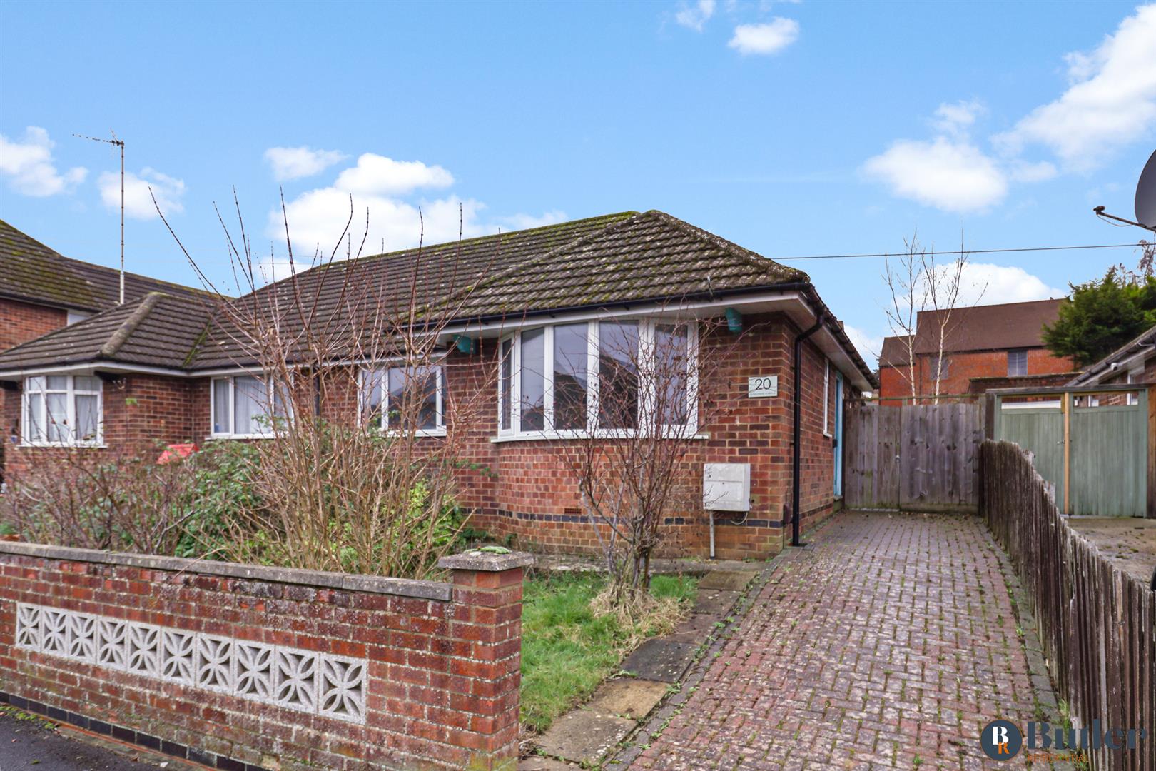 2 bed semi-detached bungalow for sale in Greenfield Avenue, Kettering  - Property Image 1