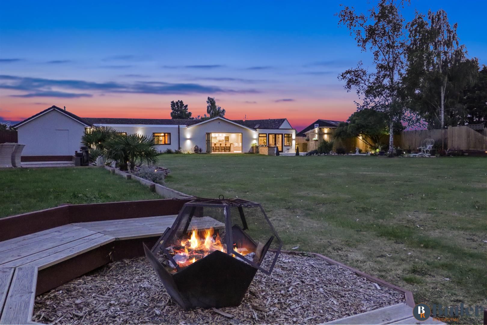 4 bed detached bungalow for sale in Meadow Green End, Landbeach 101