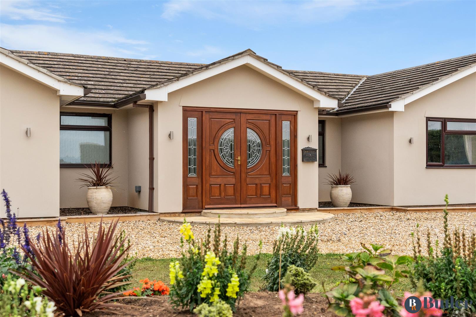 4 bed detached bungalow for sale in Meadow Green End, Landbeach  - Property Image 3