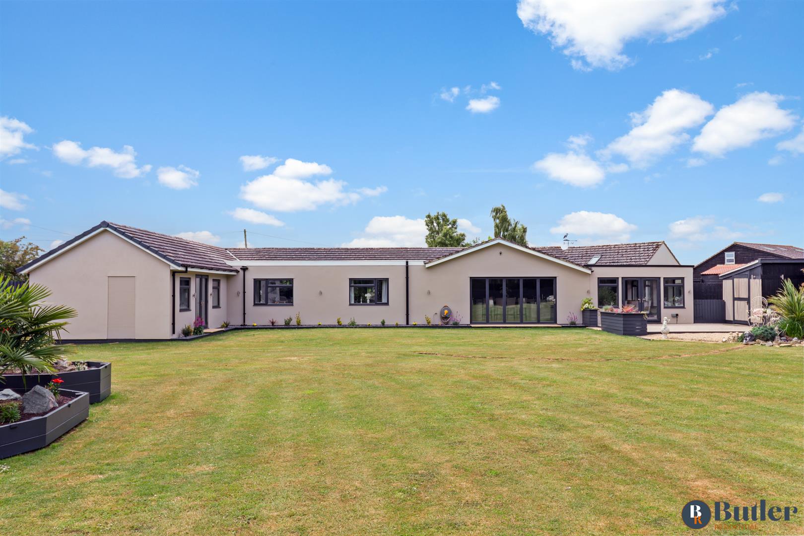 4 bed detached bungalow for sale in Meadow Green End, Landbeach 110