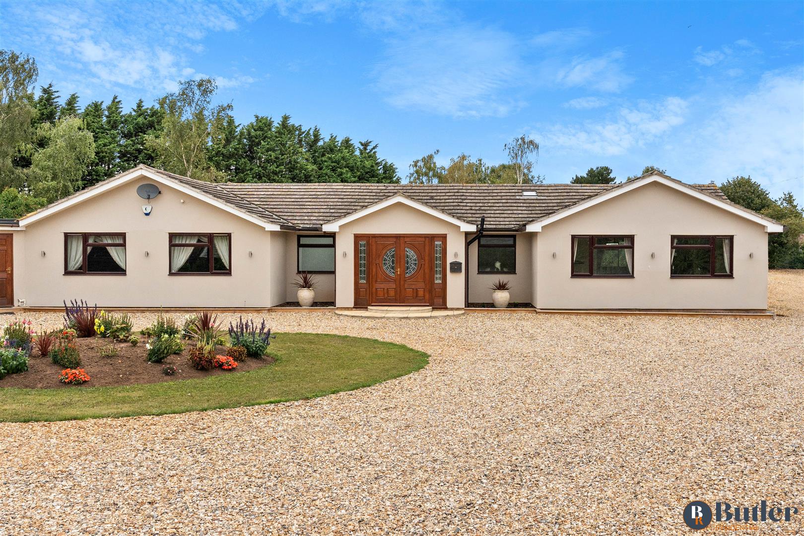 4 bed detached bungalow for sale in Meadow Green End, Landbeach  - Property Image 2