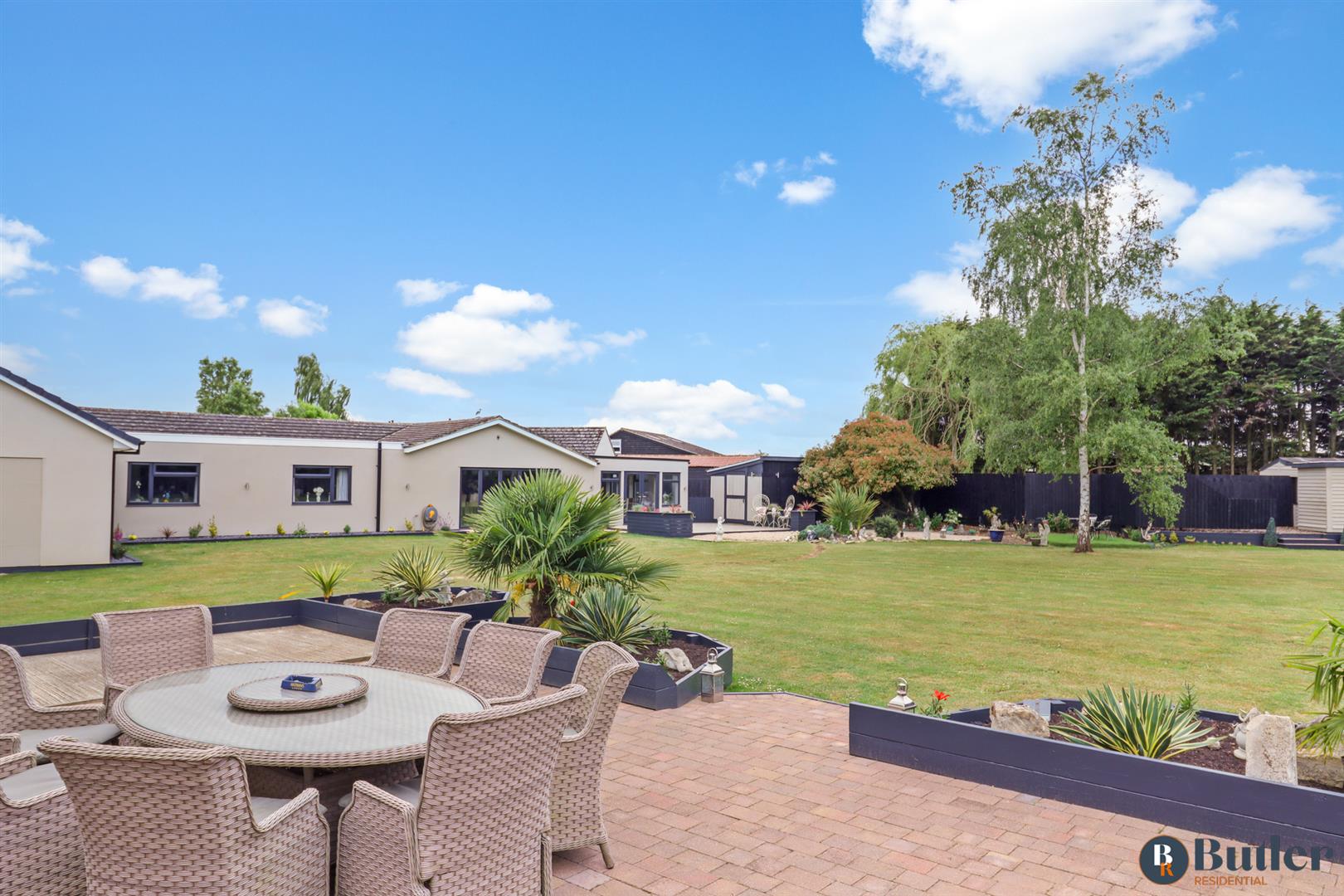 4 bed detached bungalow for sale in Meadow Green End, Landbeach 106