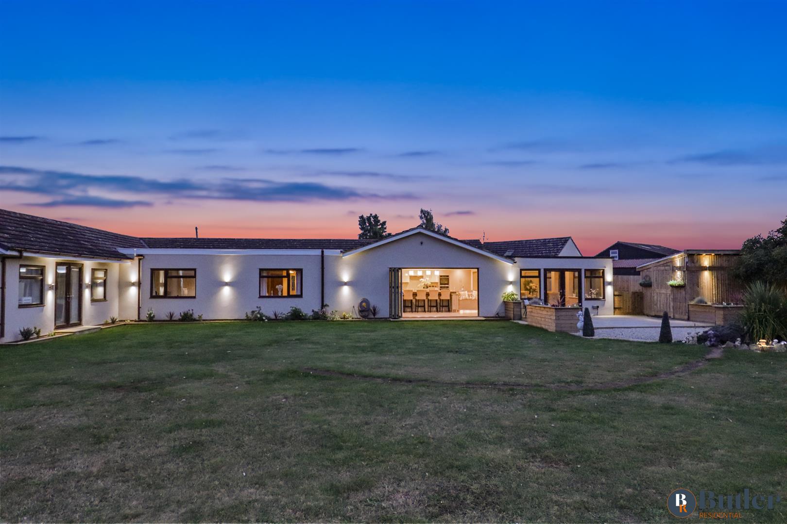 4 bed detached bungalow for sale in Meadow Green End, Landbeach 100