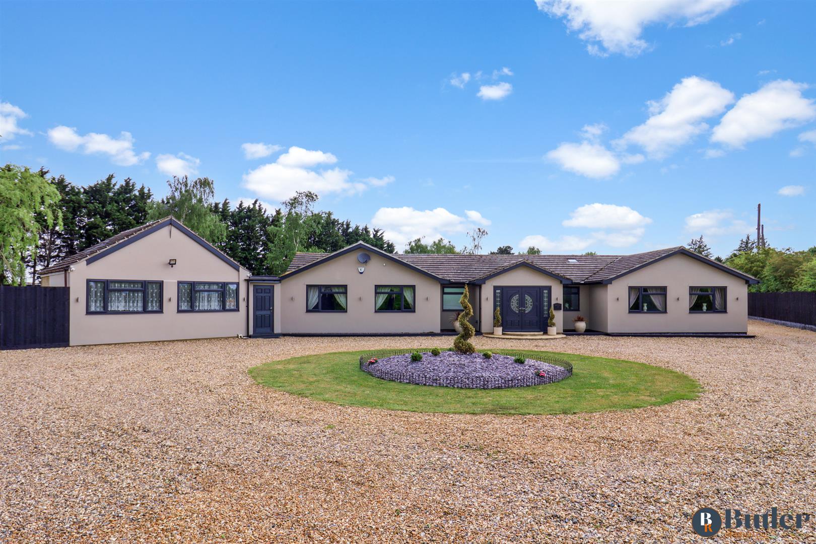 4 bed detached bungalow for sale in Meadow Green End, Landbeach, CB25