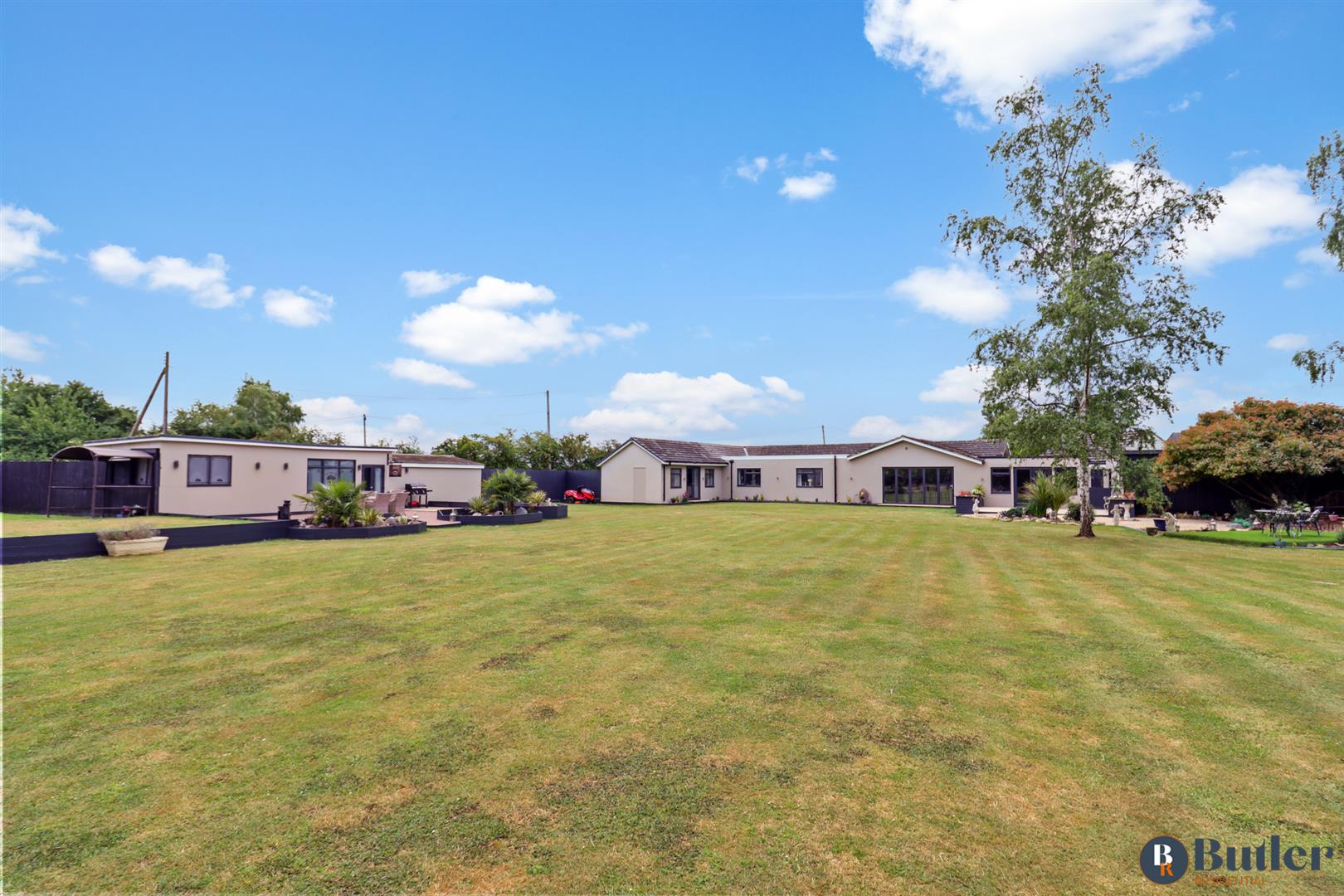 4 bed detached bungalow for sale in Meadow Green End, Landbeach 109