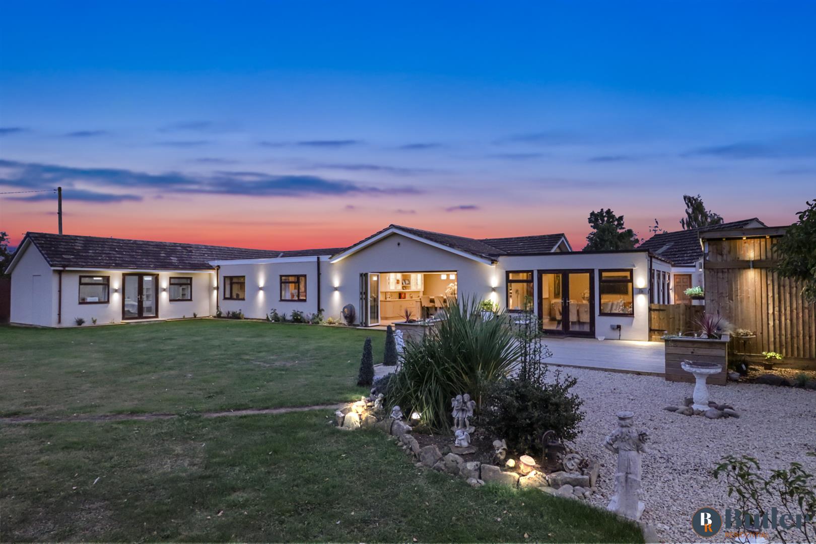 4 bed detached bungalow for sale in Meadow Green End, Landbeach 97