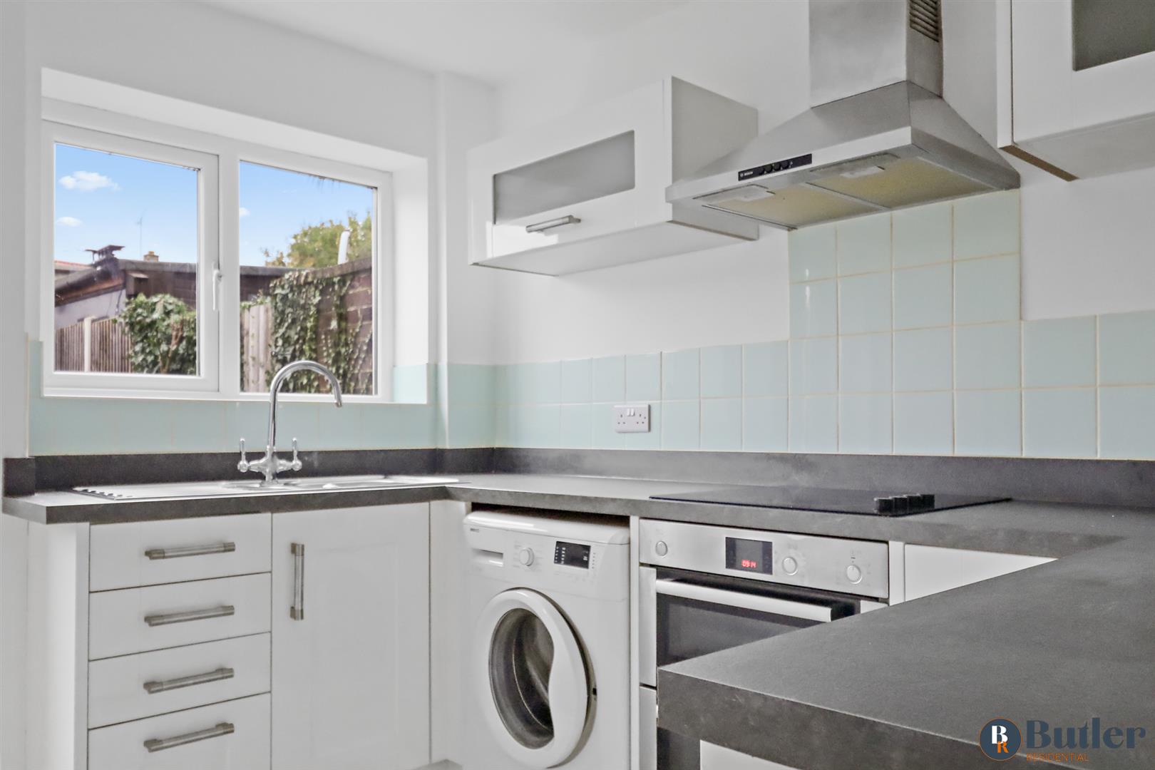 3 bed terraced house for sale in Wychdell, Stevenage  - Property Image 8