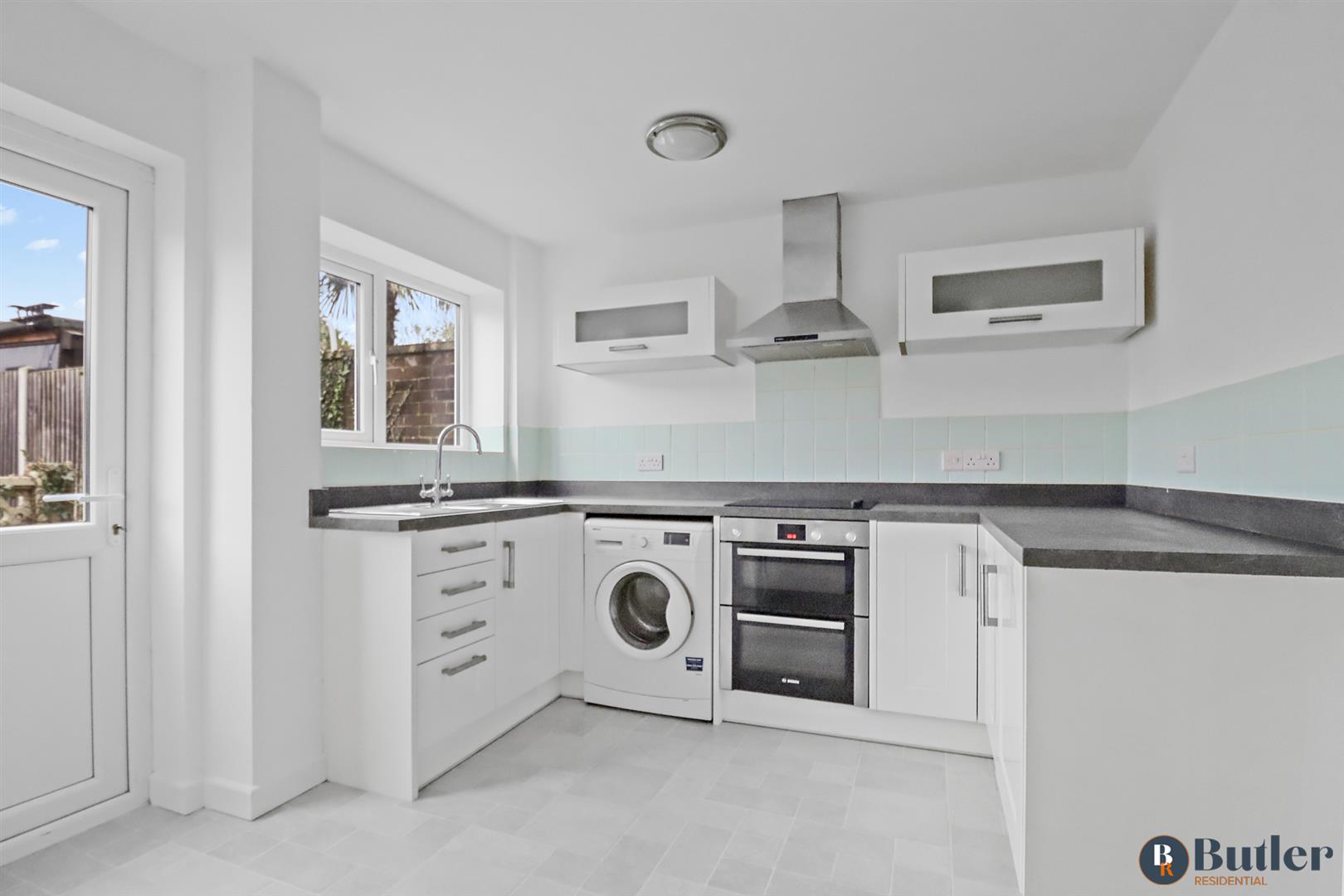 3 bed terraced house for sale in Wychdell, Stevenage 4