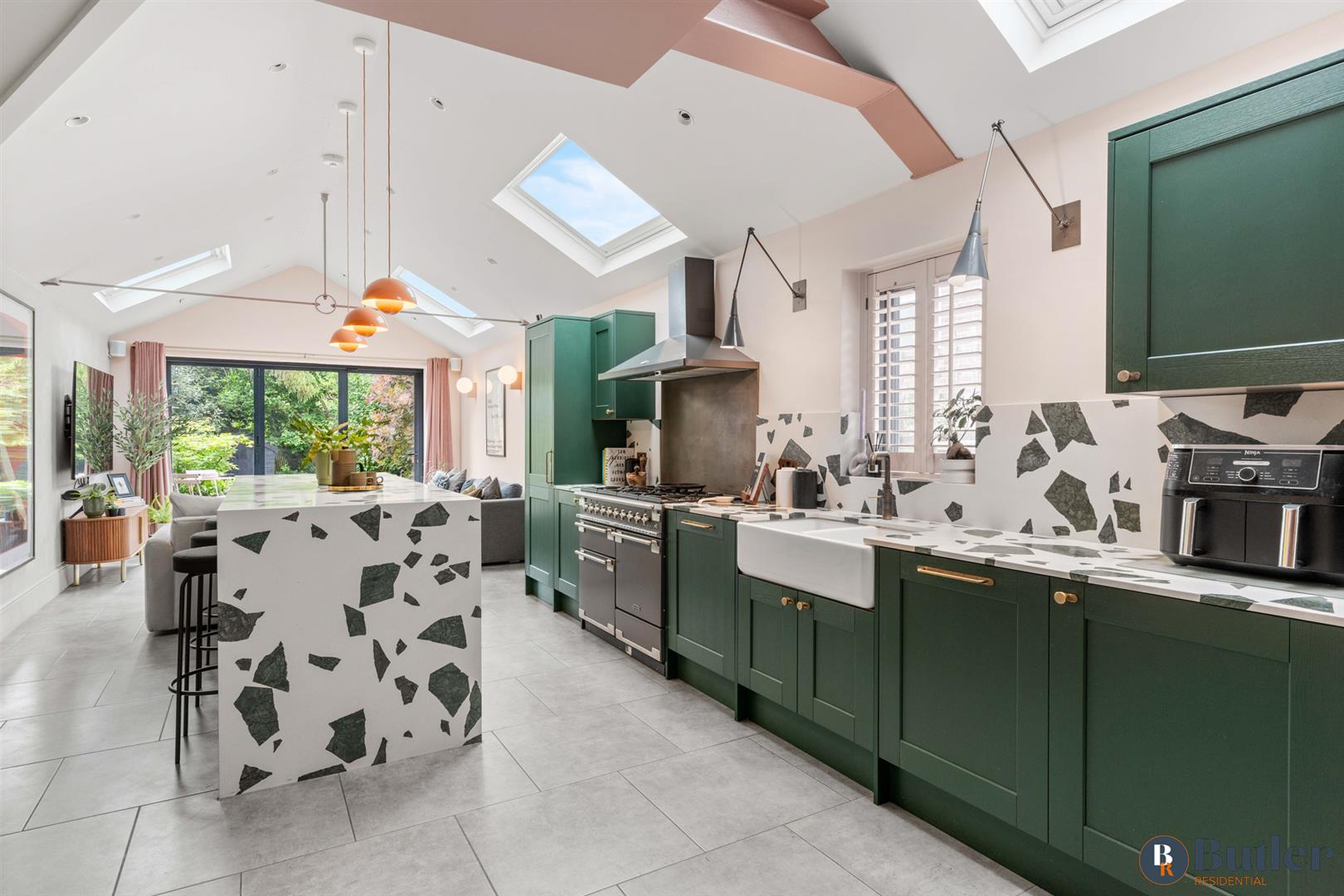 3 bed semi-detached house for sale in Oughton Head Way, Hitchin 2