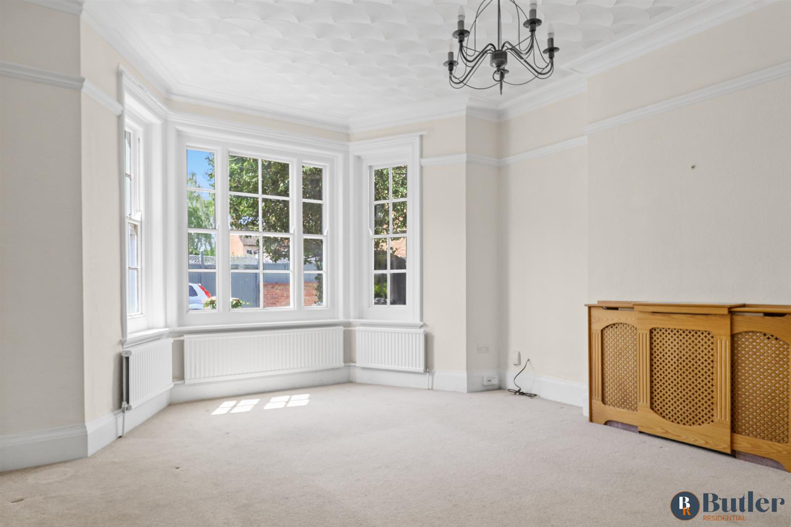 4 bed semi-detached house for sale in Shaftesbury Avenue, Bedford 3