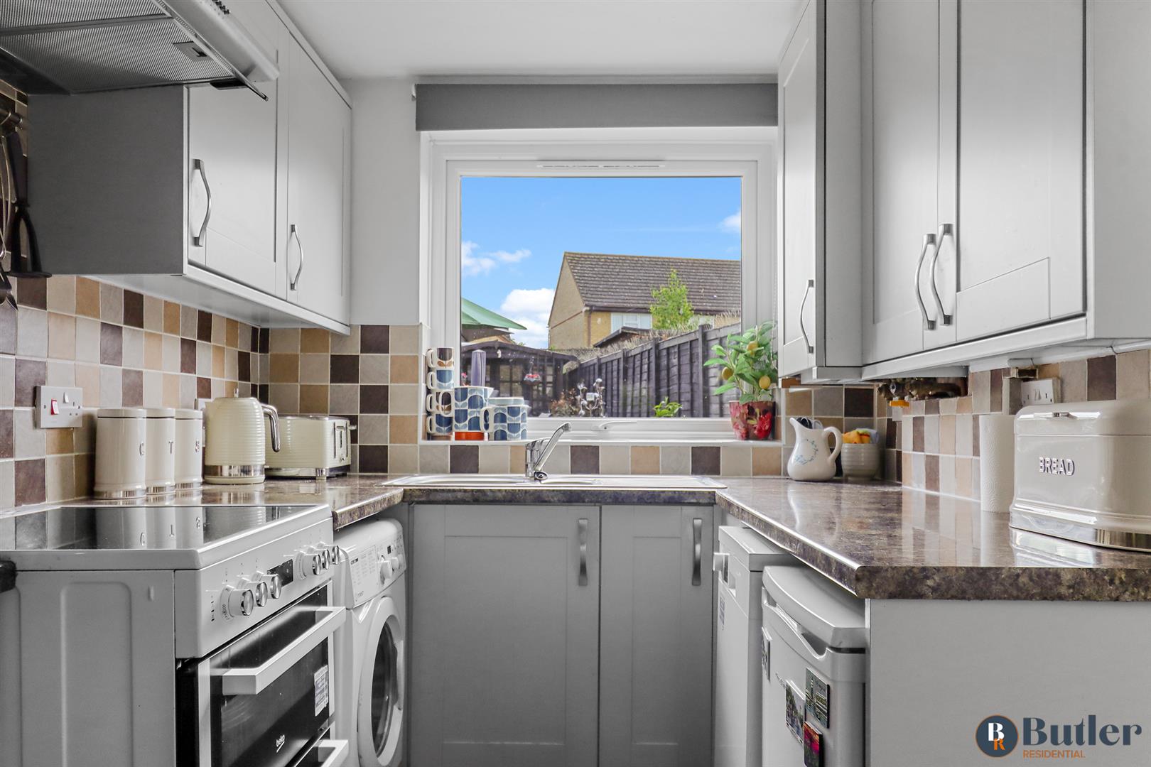 2 bed terraced house for sale in Common Road, Hitchin  - Property Image 10