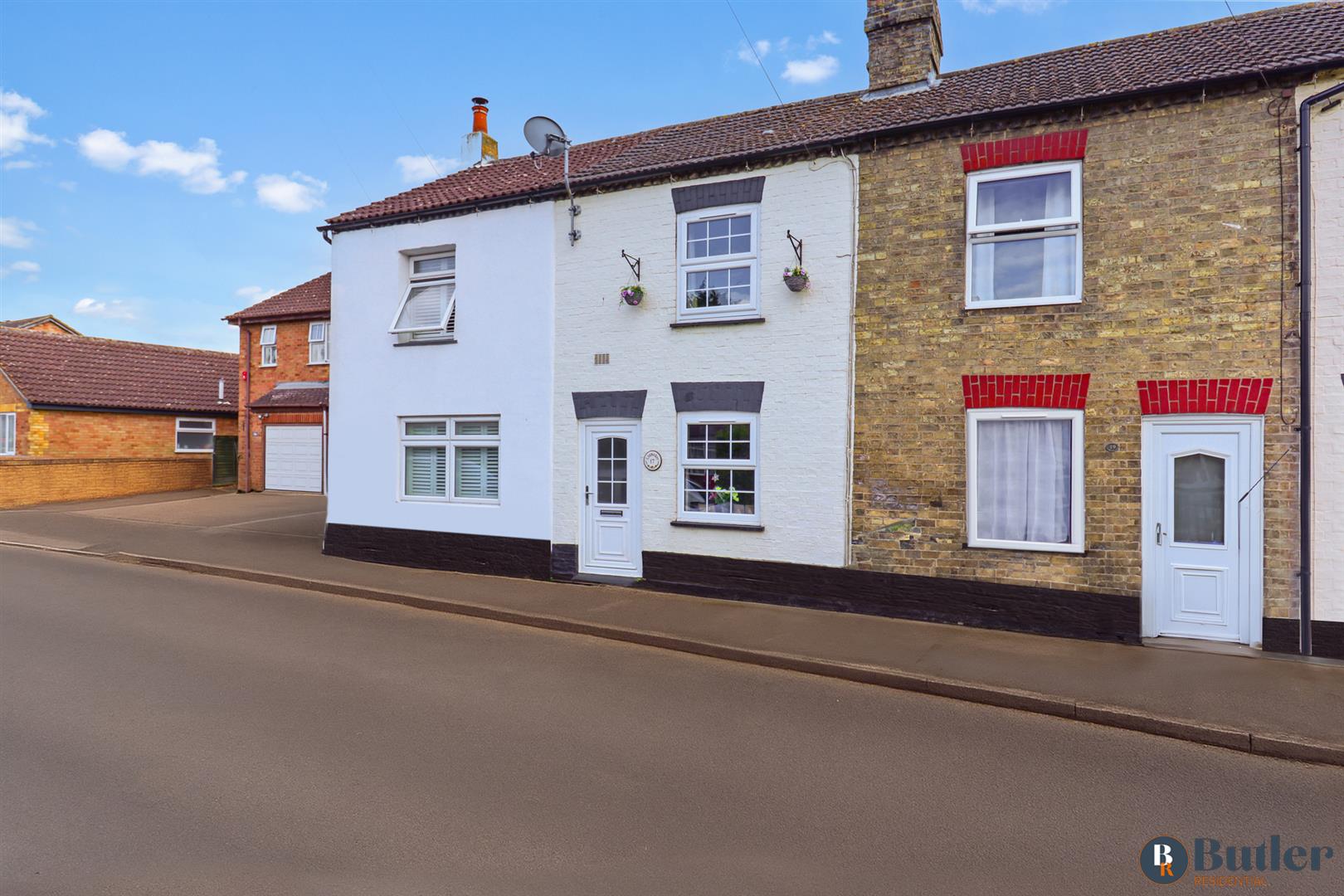 2 bed terraced house for sale in Common Road, Hitchin - Property Image 1