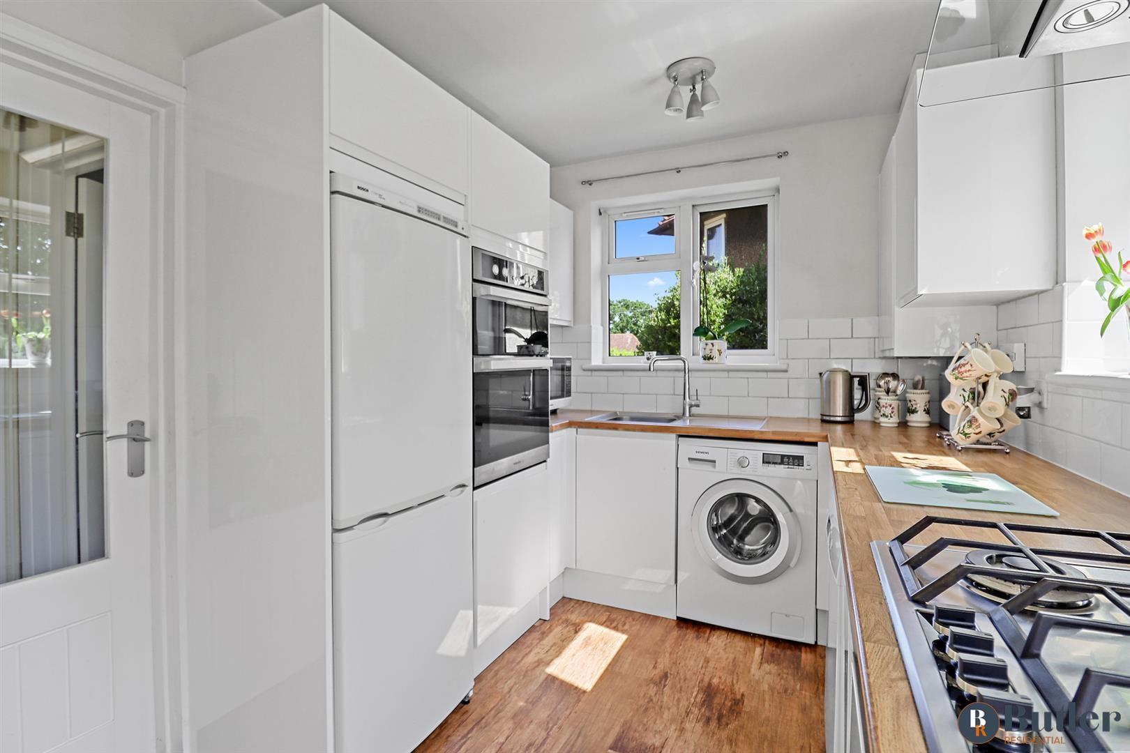 3 bed semi-detached house for sale in Mullway, Letchworth Garden City 9