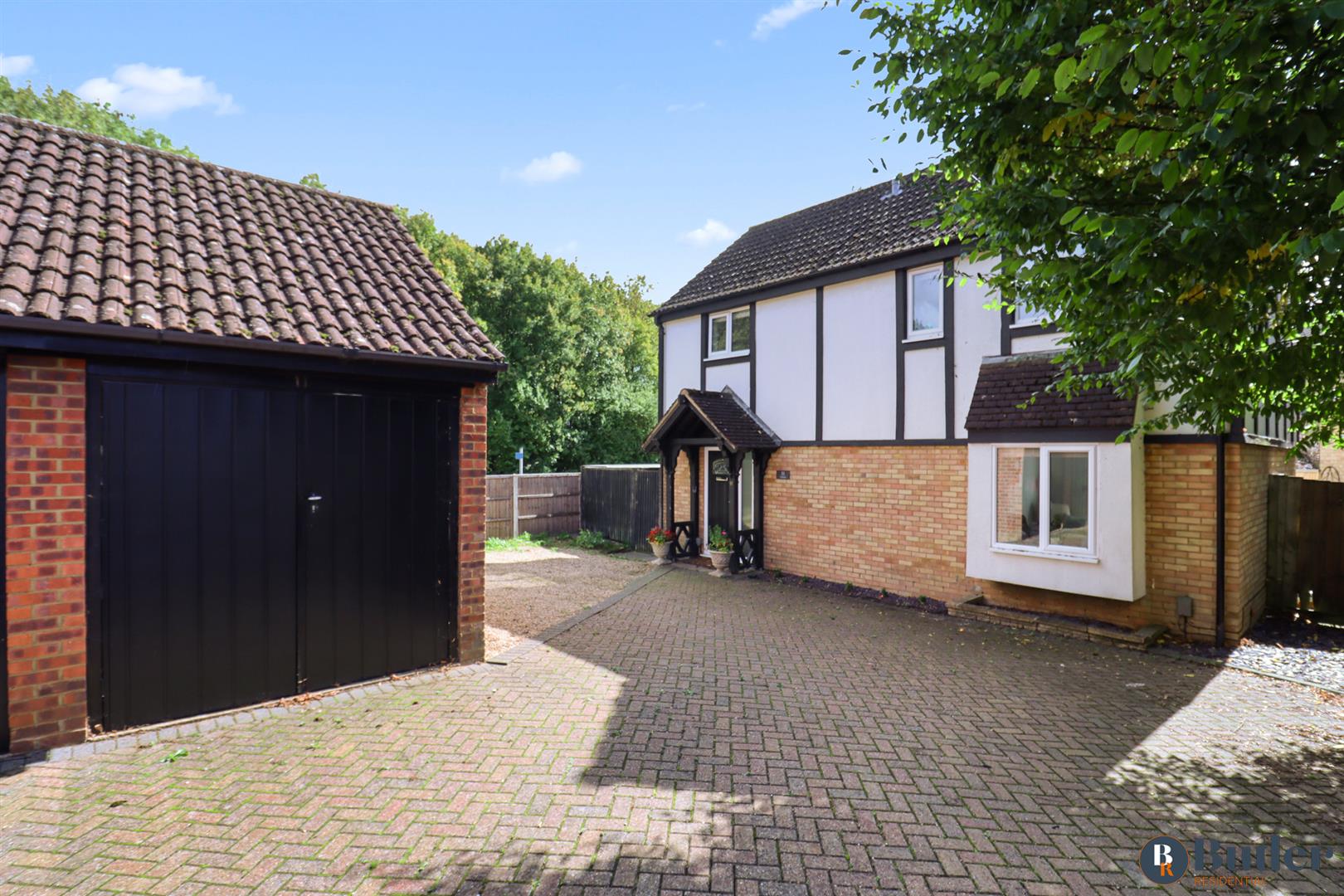 4 bed detached house for sale in Chalkdown, Stevenage, SG2